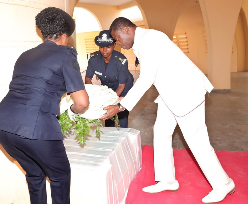 Dépôt de gerbes du chef de l'Etat